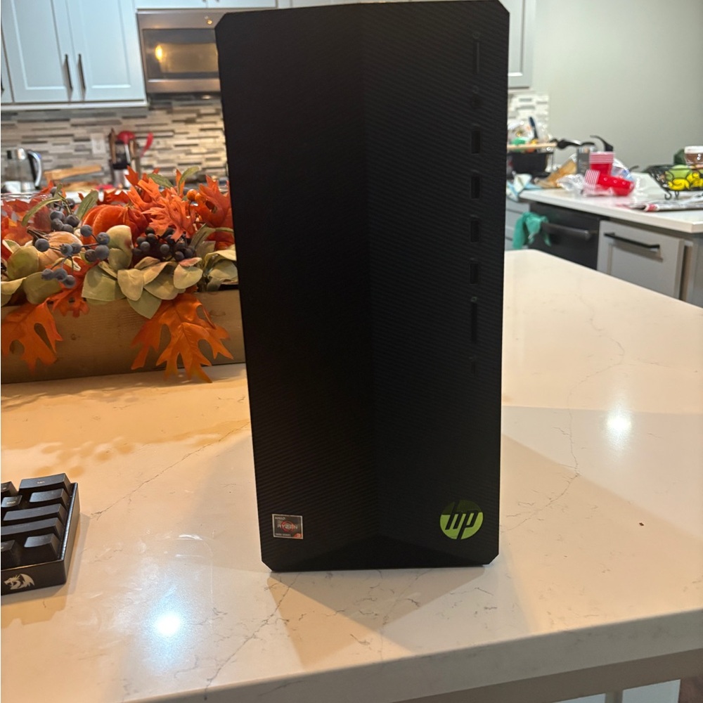 Hp pavilion gaming pc with keyboard